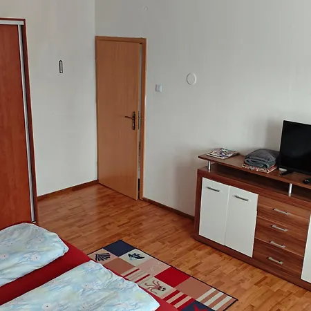 Rekreacny Dom Ruza Проживання в сім'ї